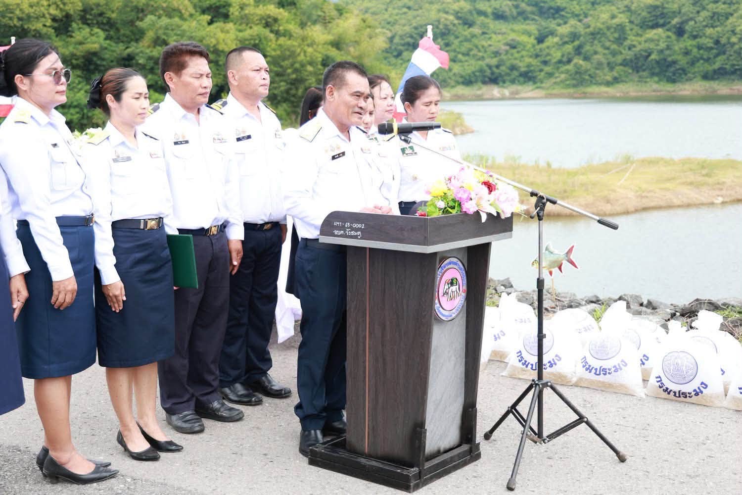 title - สำนักงานการปฏิรูปที่ดินจังหวัดเพชรบูรณ์เข้าร่วมพิธีปล่อยพันธุ์สัตว์น้ำเฉลิมพระเกียรติพระบาทสมเด็จพระเจ้าอยู่หัว เนื่องในโอกาสวันเฉลิมพระชนมพรรษา 28 กรกฎาคม 2569